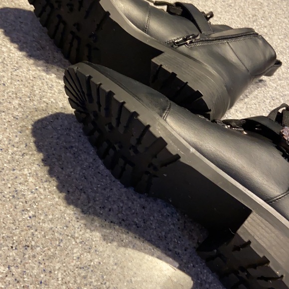 Nanette Lepore black short boots. - Picture 6 of 7